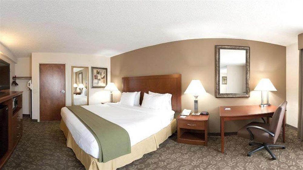 Holiday Inn Express Chapel Hill By Ihg Экстерьер фото