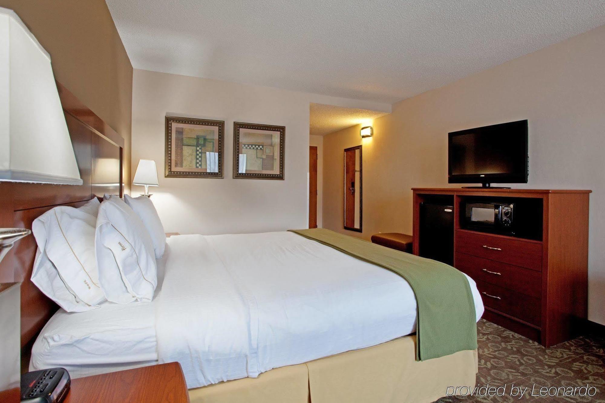 Holiday Inn Express Chapel Hill By Ihg Экстерьер фото